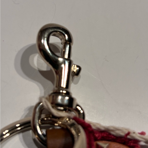 NWT $567  Valentino Rockstud Leaf Leather Bag Charm/Keychain - Picture 13 of 16